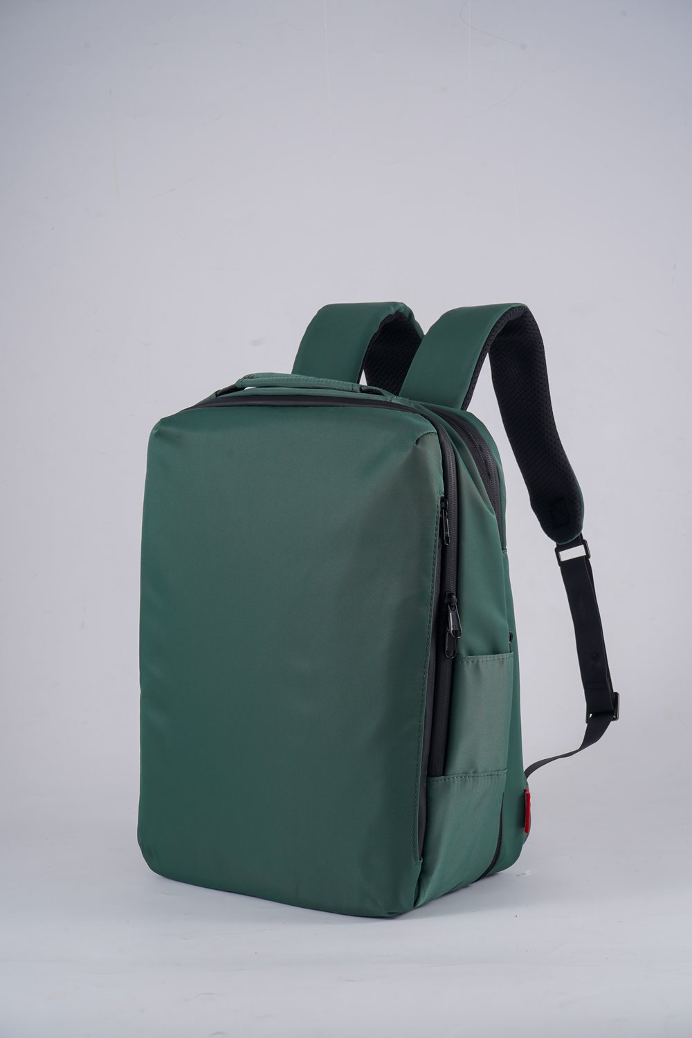 WATER expandable bag in olive green