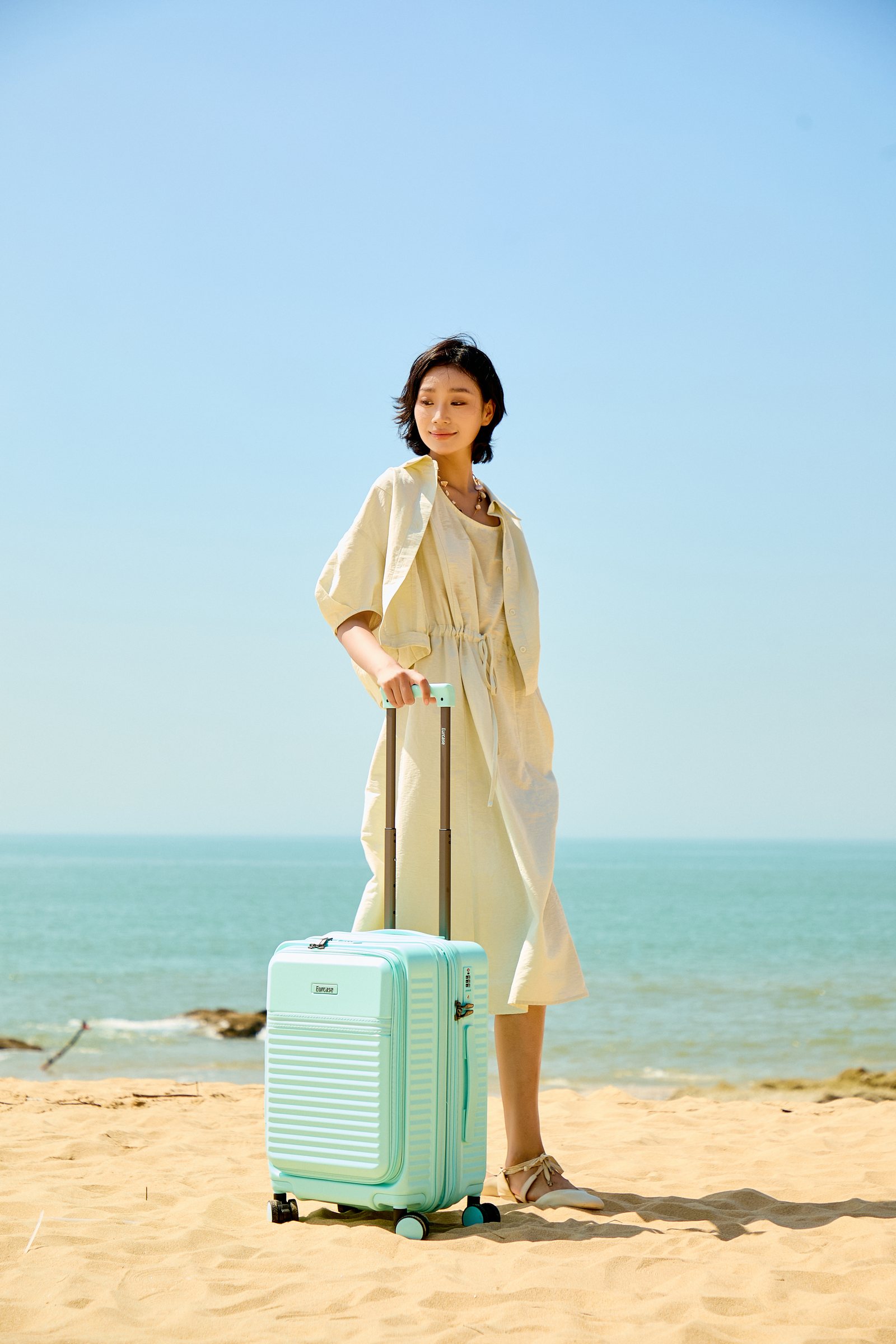 Eurcase GEEK mint suitcase beach lifestyle